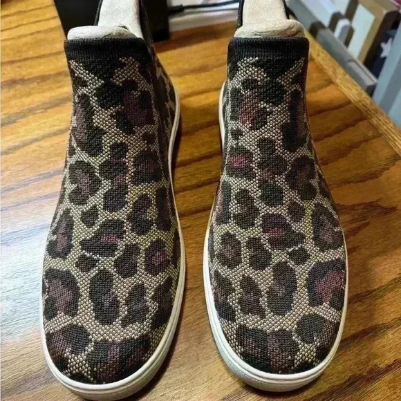 Rothy's The Chelsea High Top Sneaker Boot in Size 10 Wildcat Cheetah - Picture 1 of 3